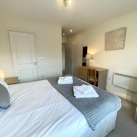 Blue Sky Apartments @Wallis Square, Farnborough Farnborough  Luaran gambar