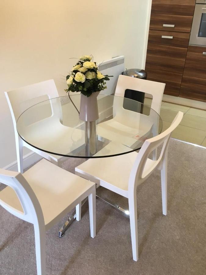 Blue Sky Apartments @Wallis Square, Farnborough Farnborough  Luaran gambar