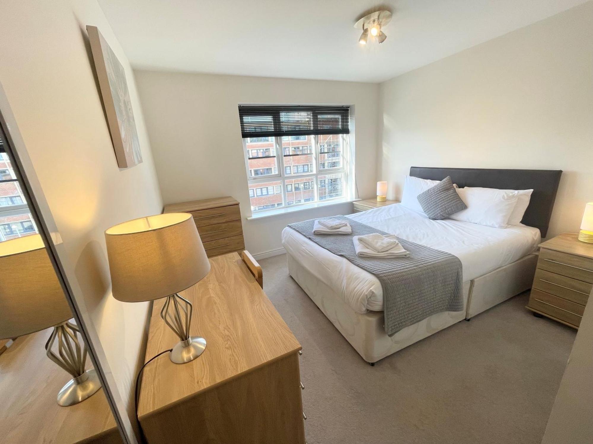 Blue Sky Apartments @Wallis Square, Farnborough Farnborough  Luaran gambar