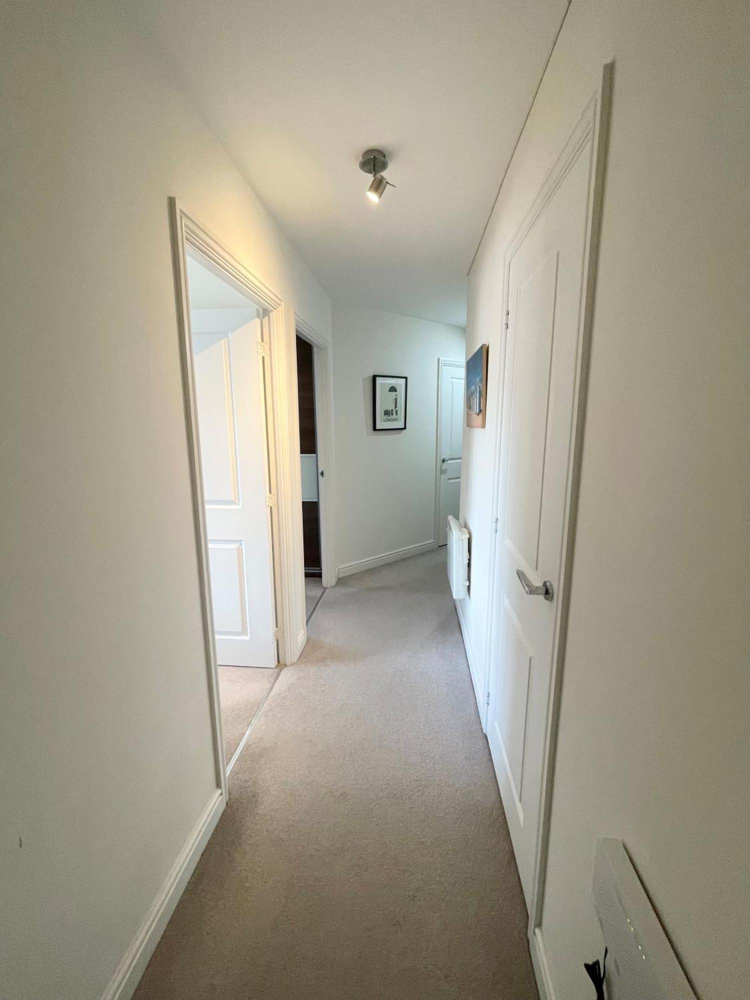 Blue Sky Apartments @Wallis Square, Farnborough Farnborough  Luaran gambar