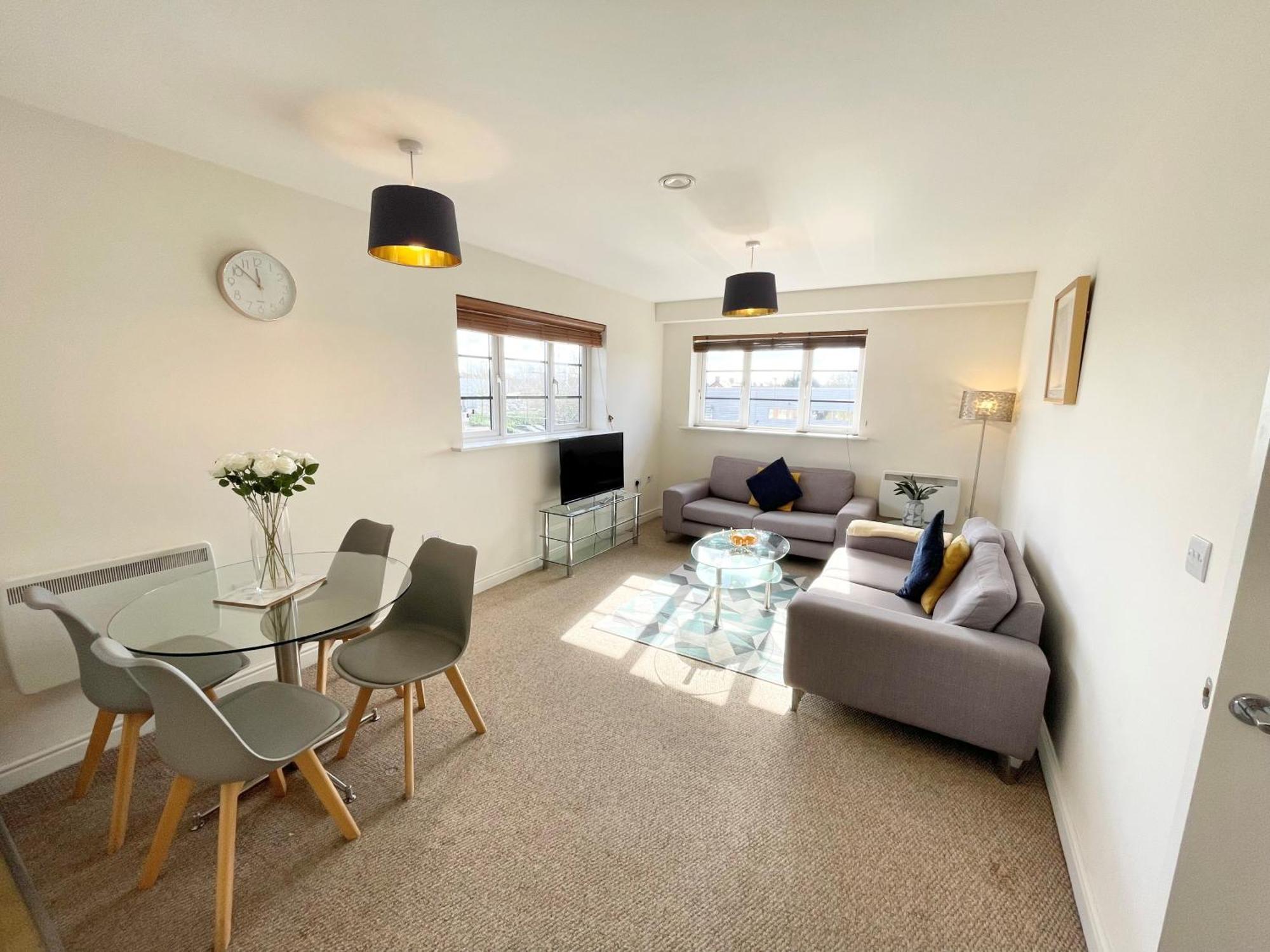 Blue Sky Apartments @Wallis Square, Farnborough Farnborough  Luaran gambar