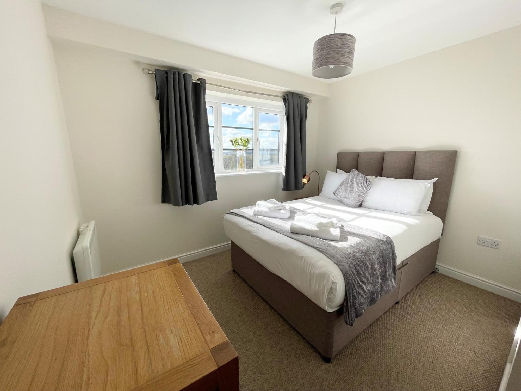 Blue Sky Apartments @Wallis Square, Farnborough Farnborough  Luaran gambar
