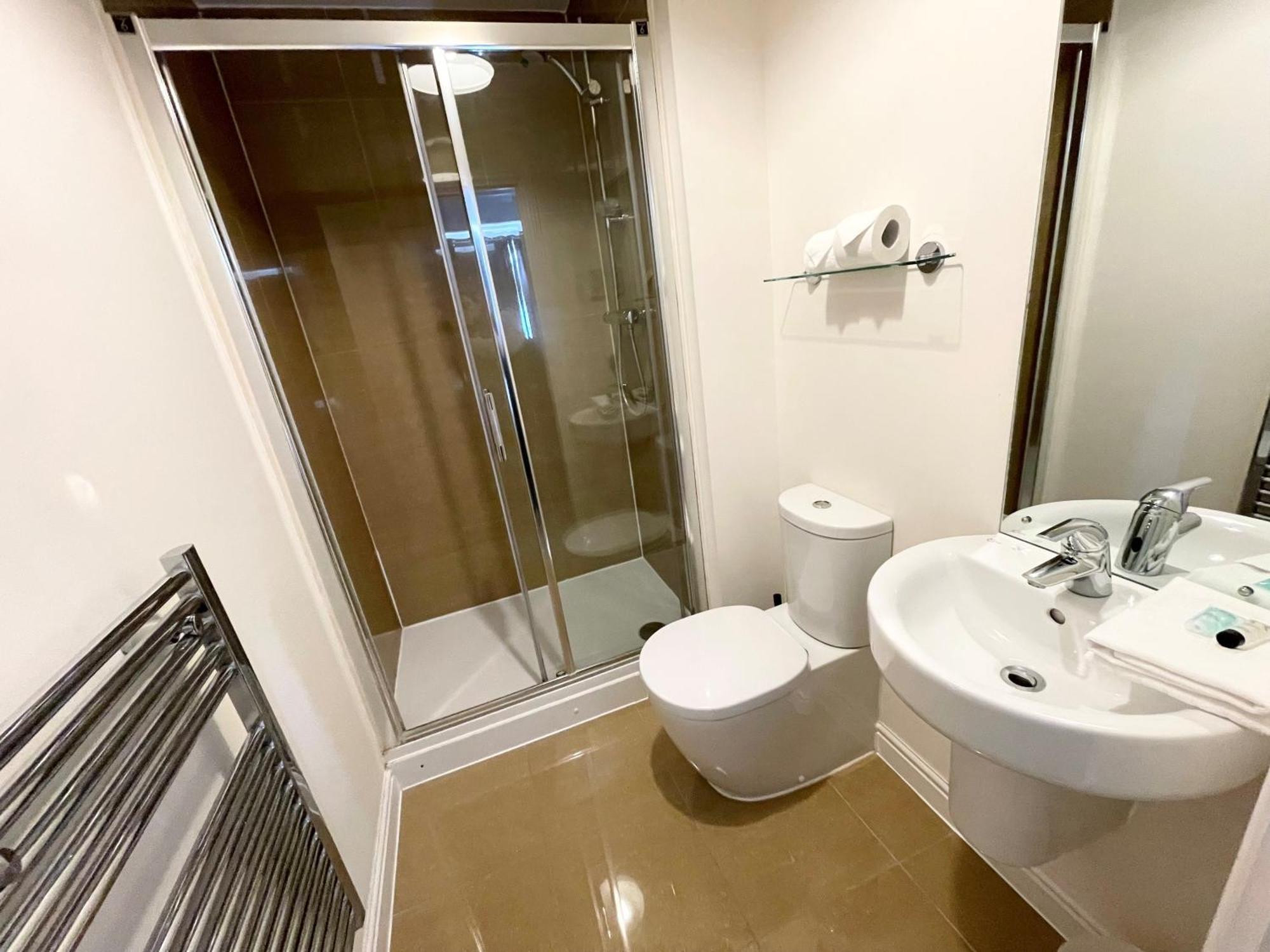 Blue Sky Apartments @Wallis Square, Farnborough Farnborough  Luaran gambar