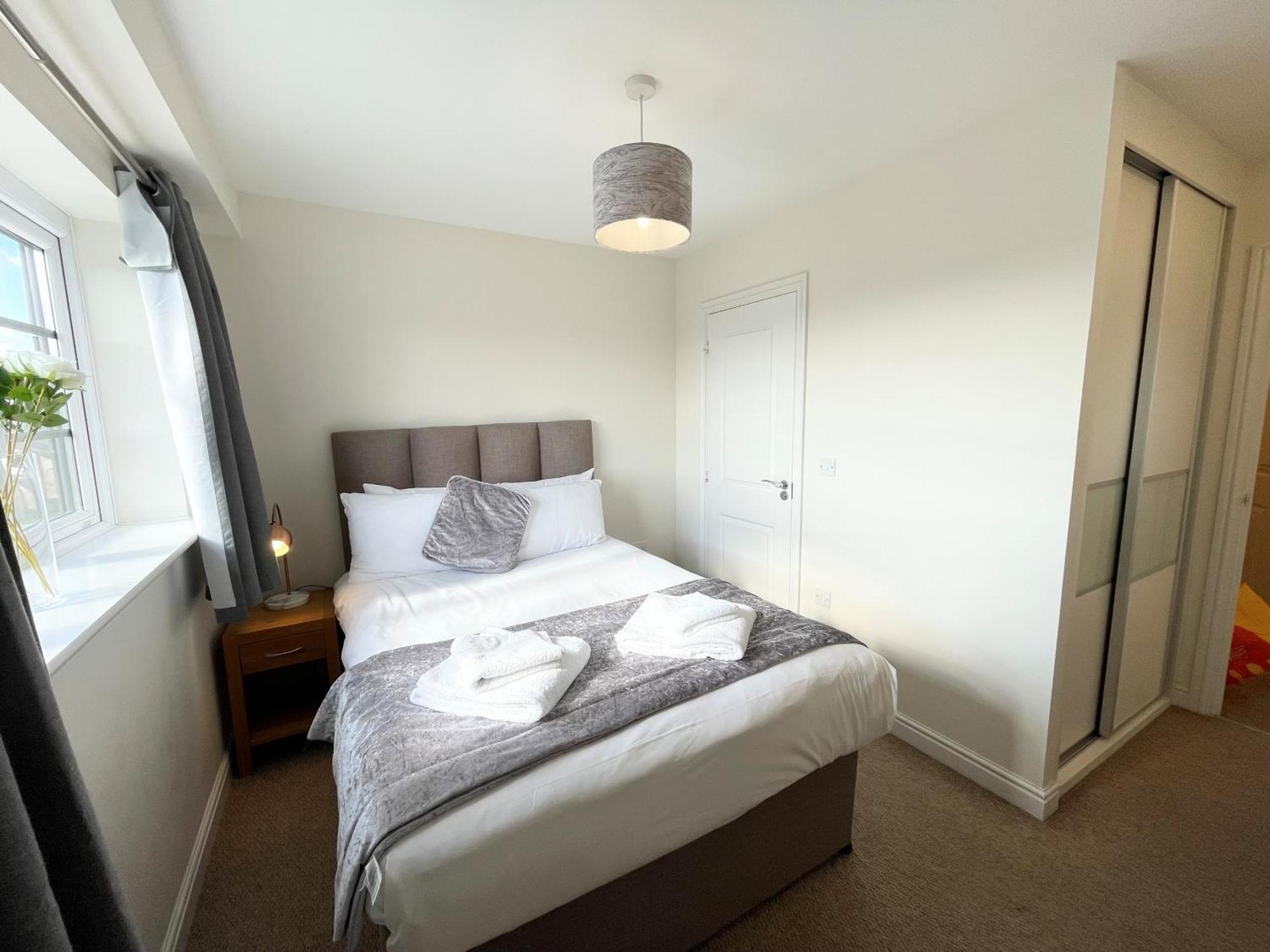 Blue Sky Apartments @Wallis Square, Farnborough Farnborough  Luaran gambar