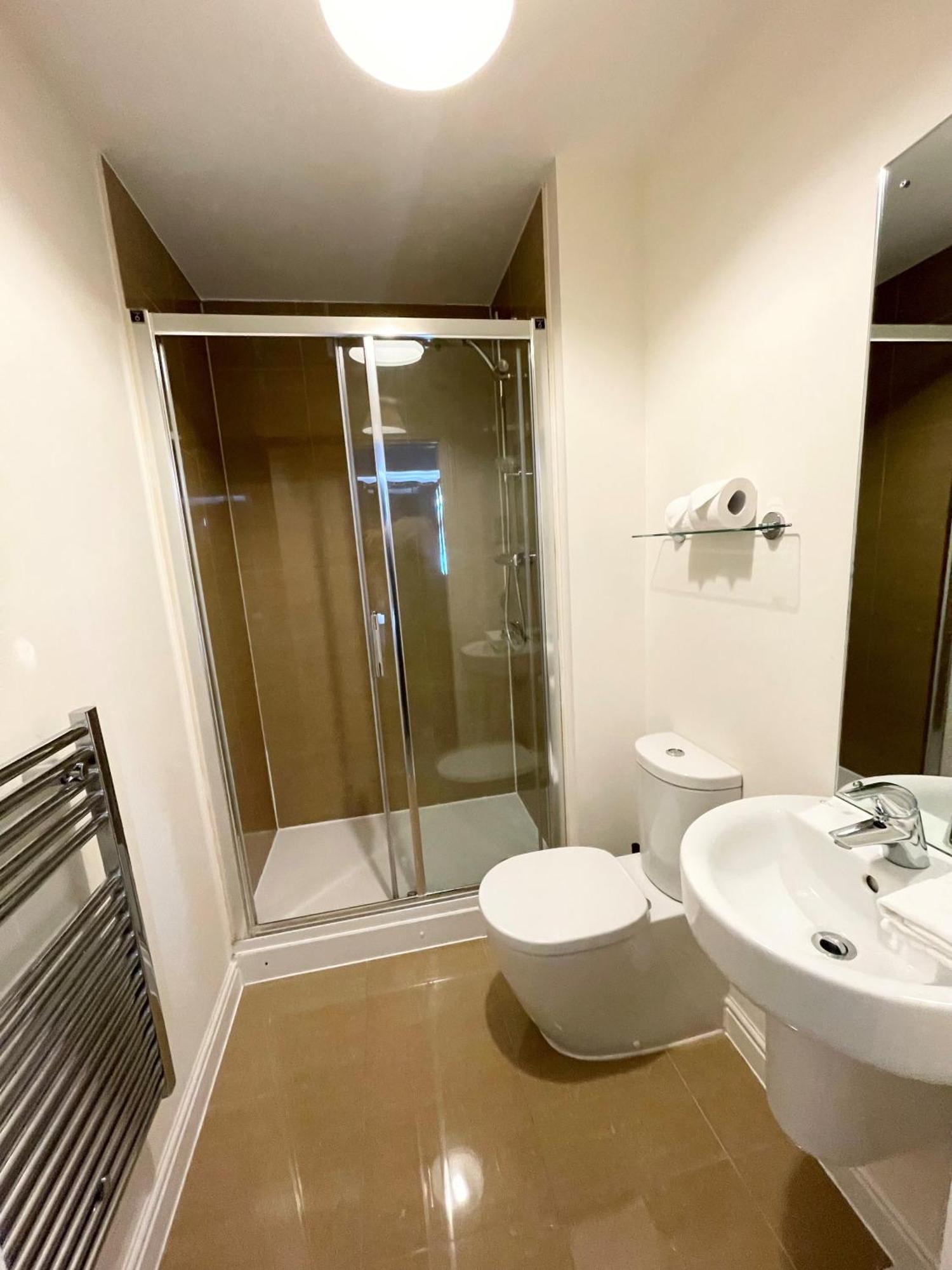 Blue Sky Apartments @Wallis Square, Farnborough Farnborough  Luaran gambar