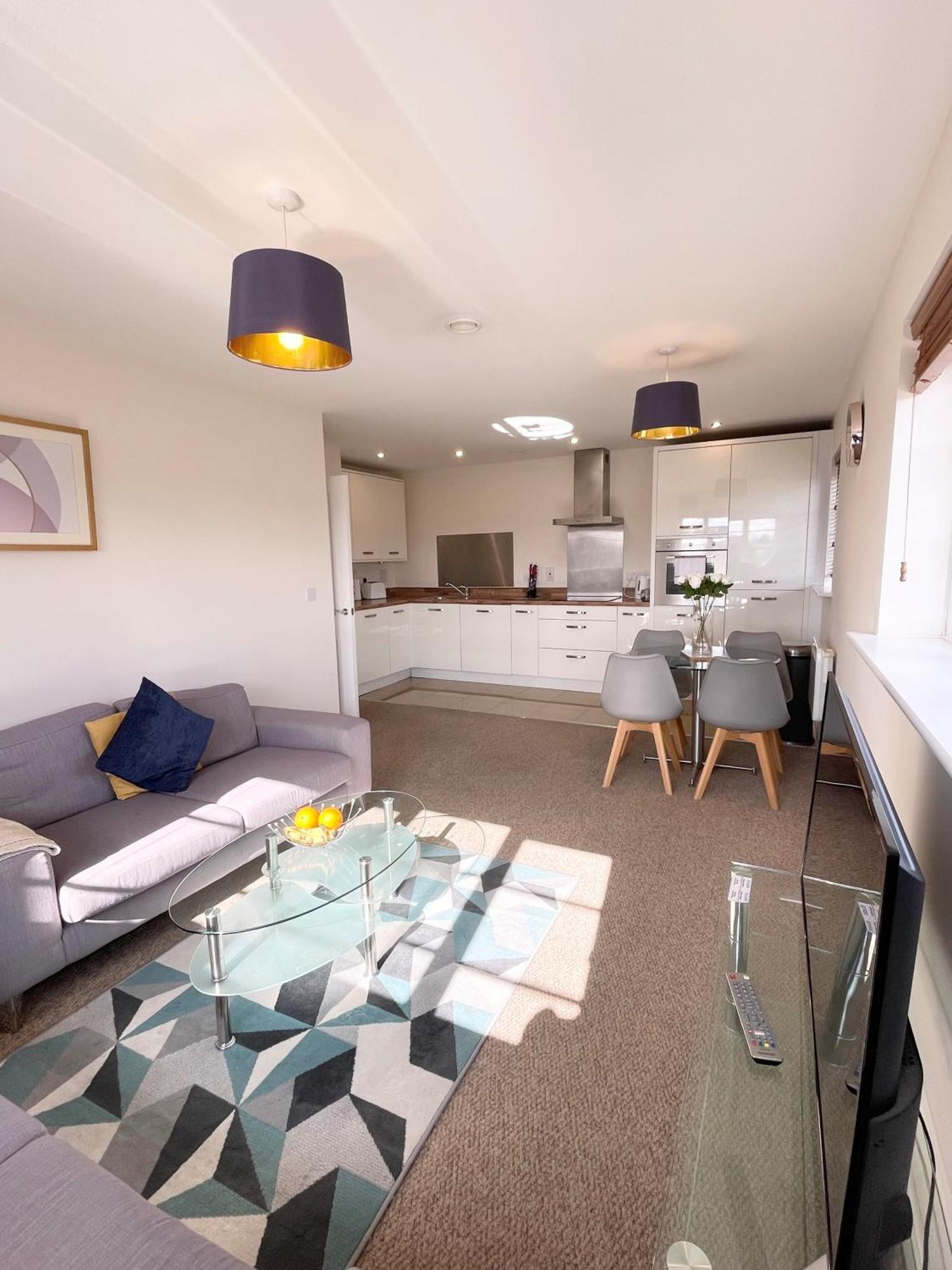 Blue Sky Apartments @Wallis Square, Farnborough Farnborough  Luaran gambar