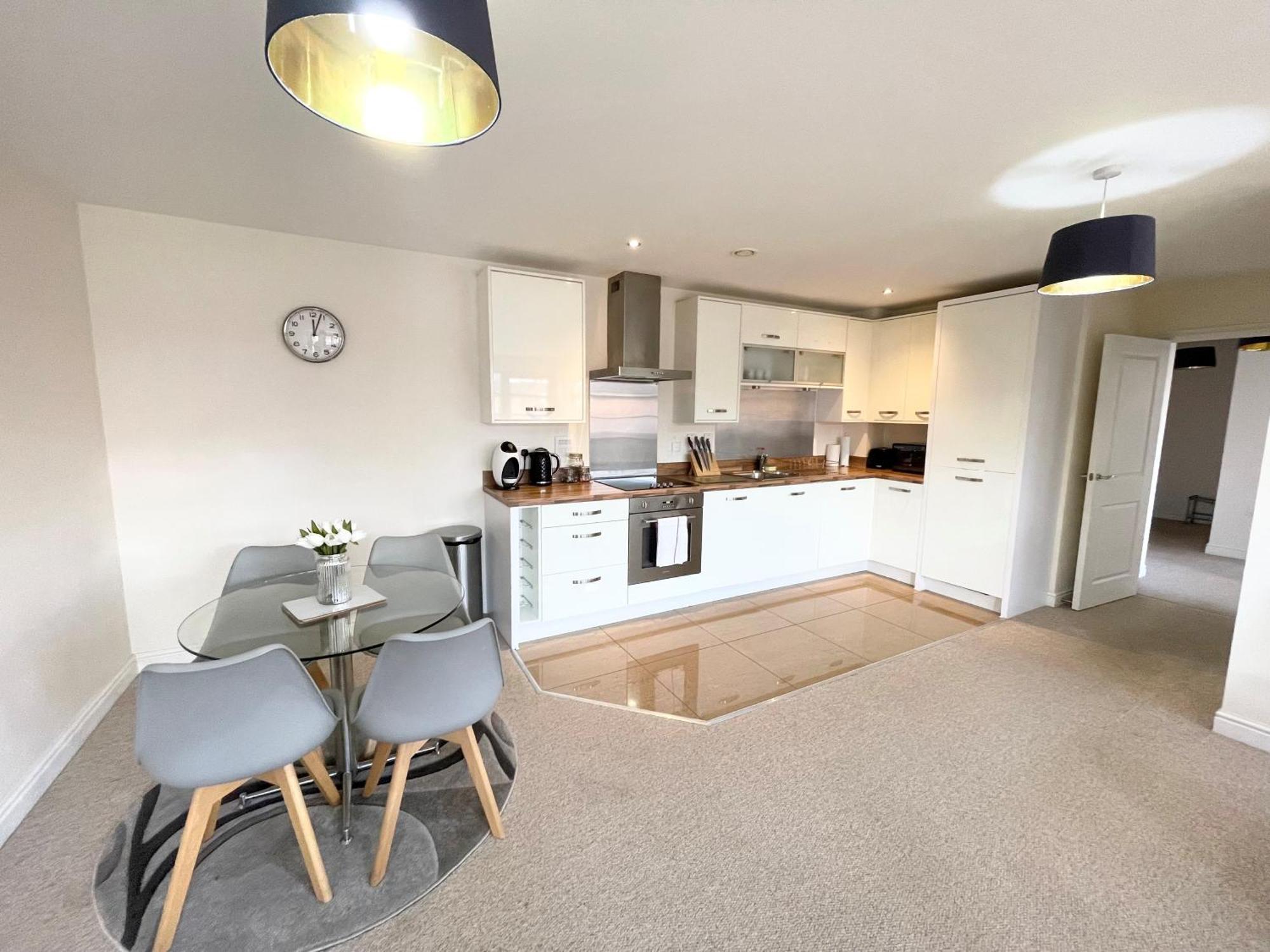 Blue Sky Apartments @Wallis Square, Farnborough Farnborough  Luaran gambar