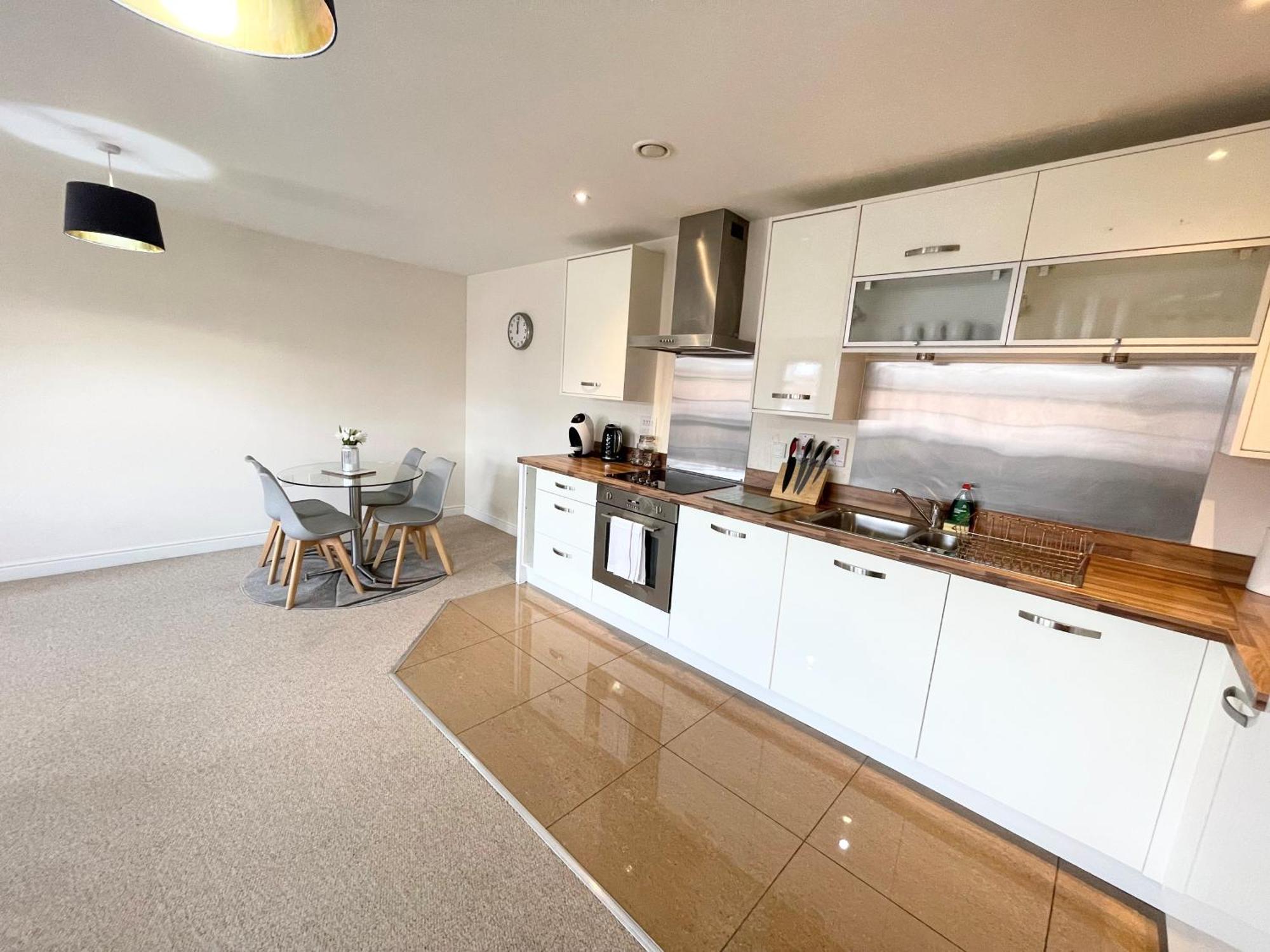 Blue Sky Apartments @Wallis Square, Farnborough Farnborough  Luaran gambar