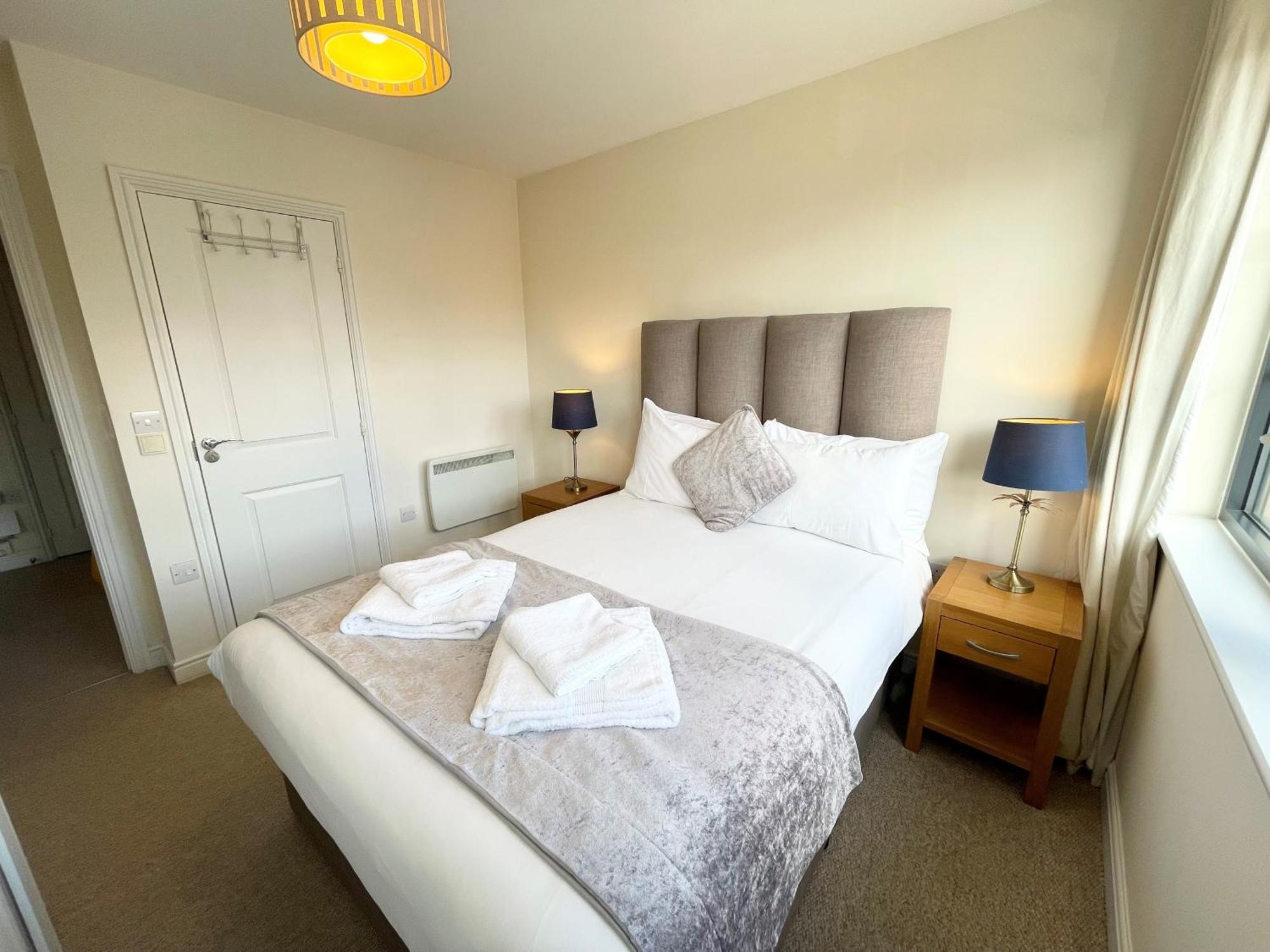 Blue Sky Apartments @Wallis Square, Farnborough Farnborough  Luaran gambar
