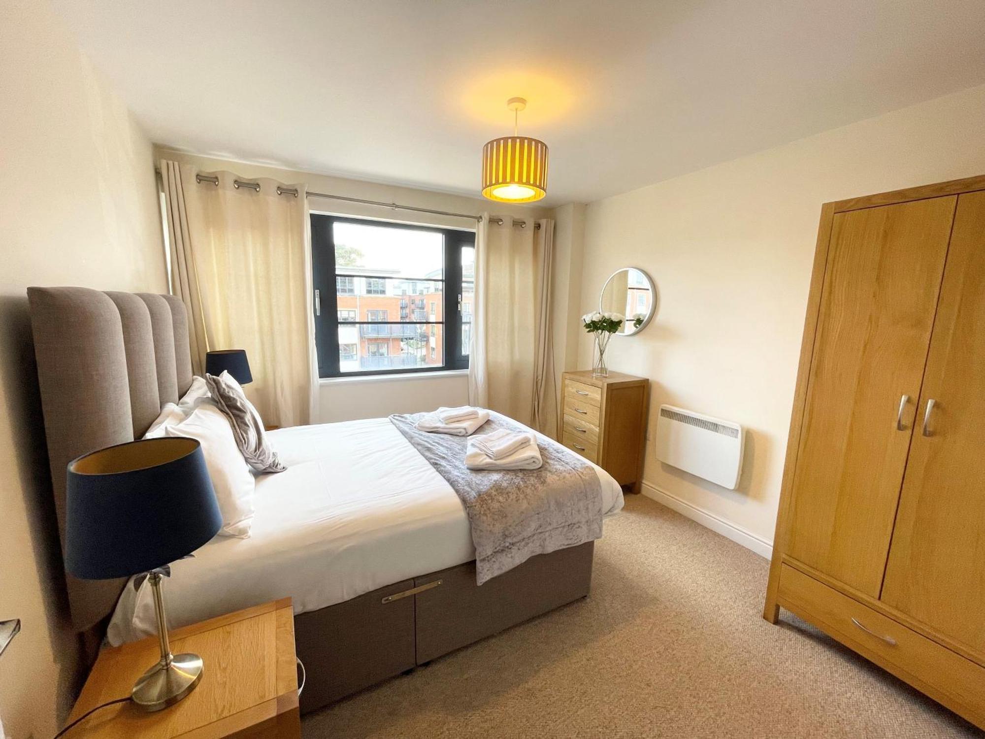 Blue Sky Apartments @Wallis Square, Farnborough Farnborough  Luaran gambar