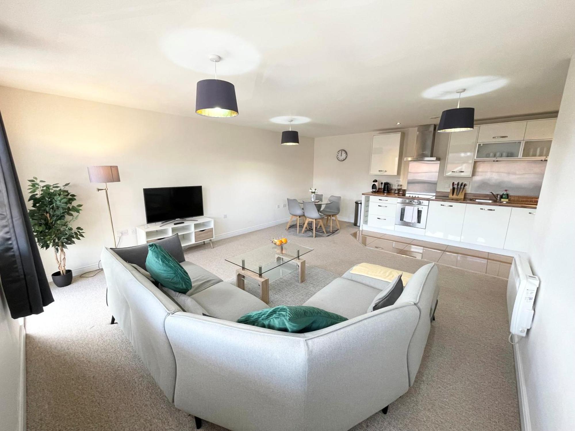 Blue Sky Apartments @Wallis Square, Farnborough Farnborough  Luaran gambar