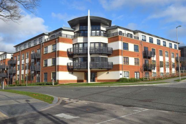 Blue Sky Apartments @Wallis Square, Farnborough Farnborough  Luaran gambar