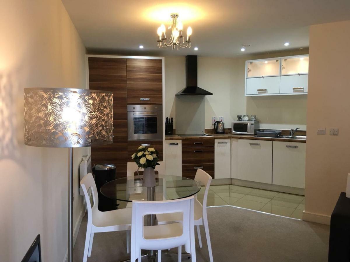 Blue Sky Apartments @Wallis Square, Farnborough Farnborough  Luaran gambar