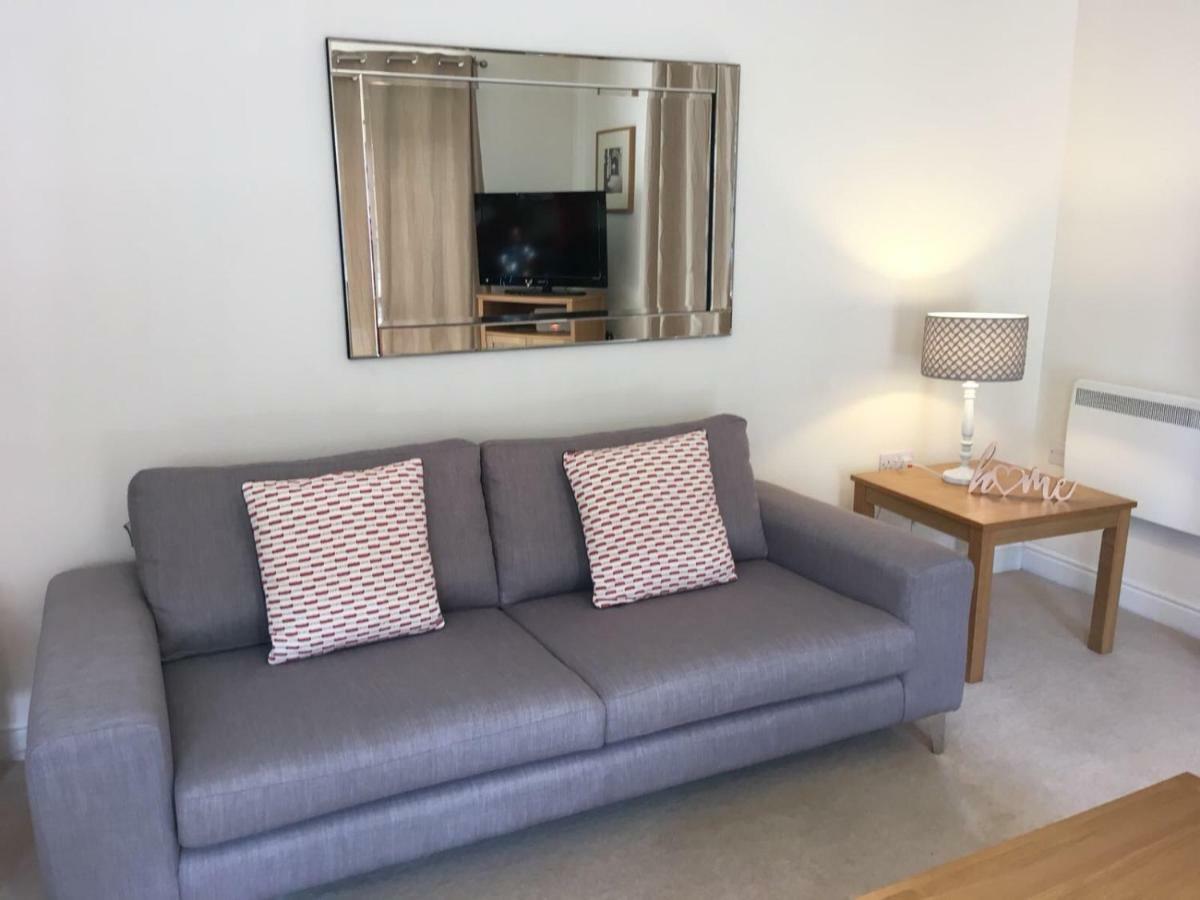 Blue Sky Apartments @Wallis Square, Farnborough Farnborough  Luaran gambar