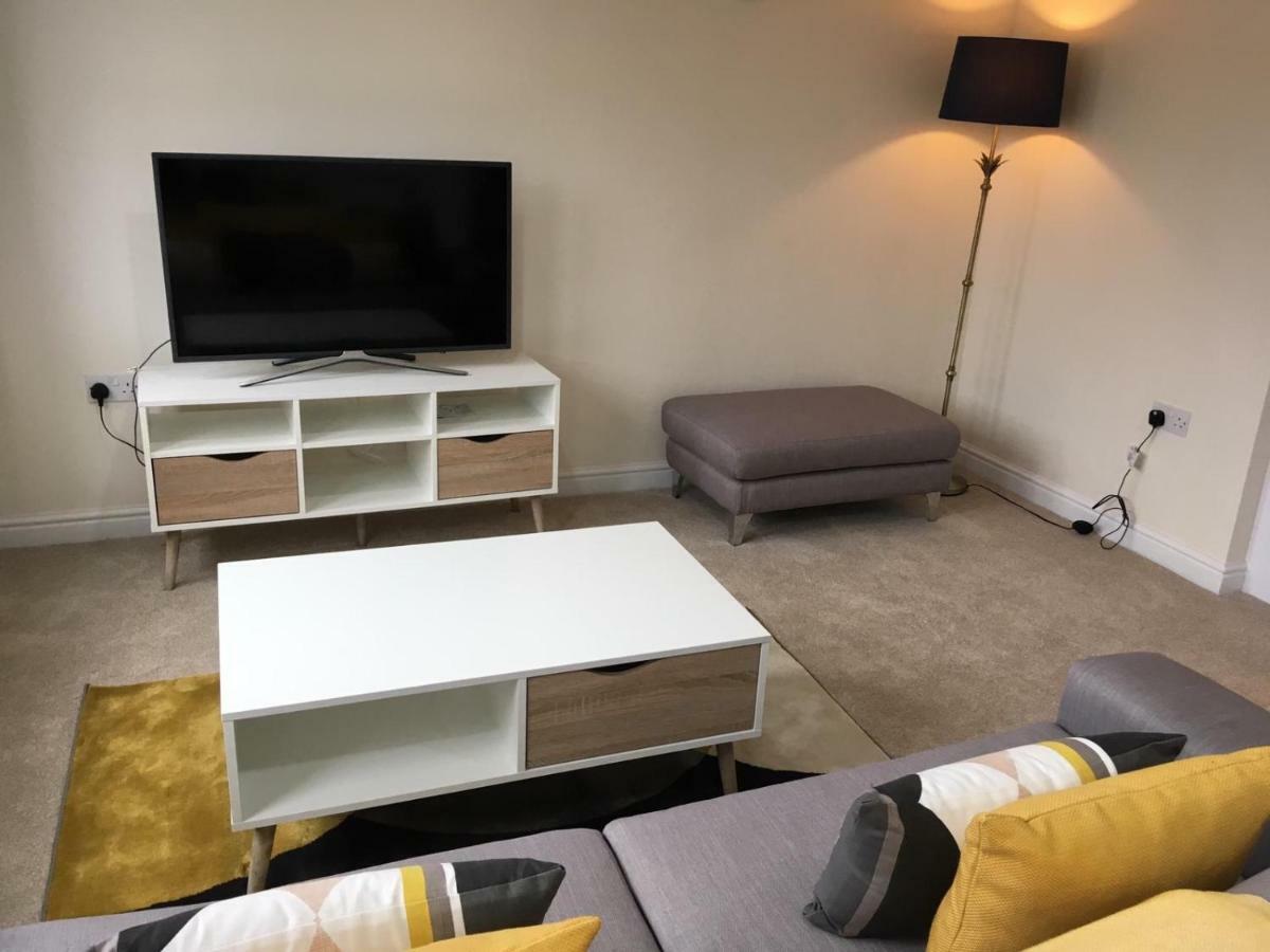 Blue Sky Apartments @Wallis Square, Farnborough Farnborough  Luaran gambar